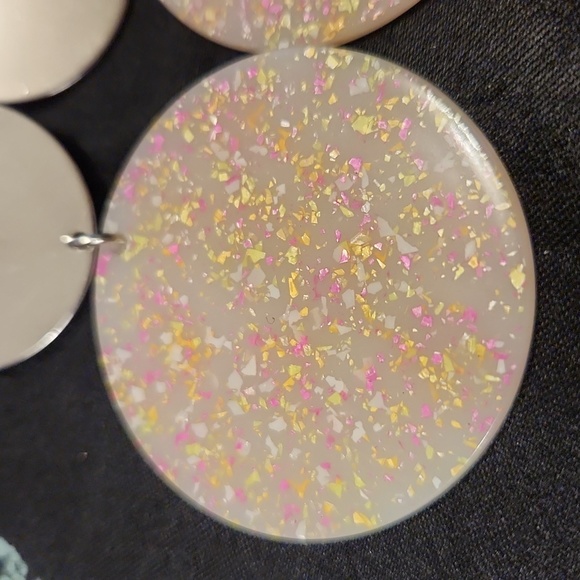 Paparazzi Plastic Confetti Earrings - Picture 2 of 2